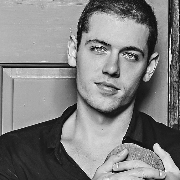 Matéo Esquivel - Singer-songwriter (France, Costa Rica).